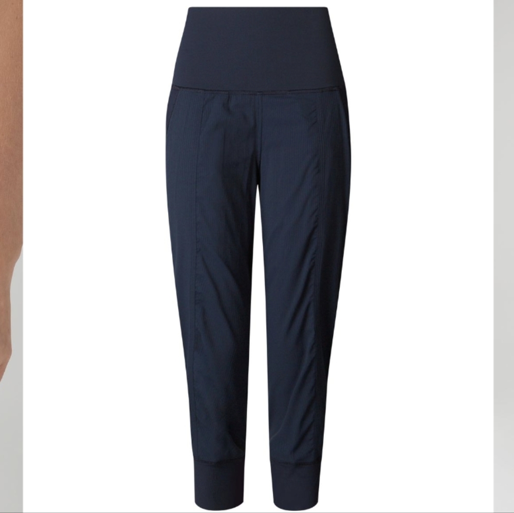 Lululemon In Flux Crop Inkwell - Picture 3 of 12